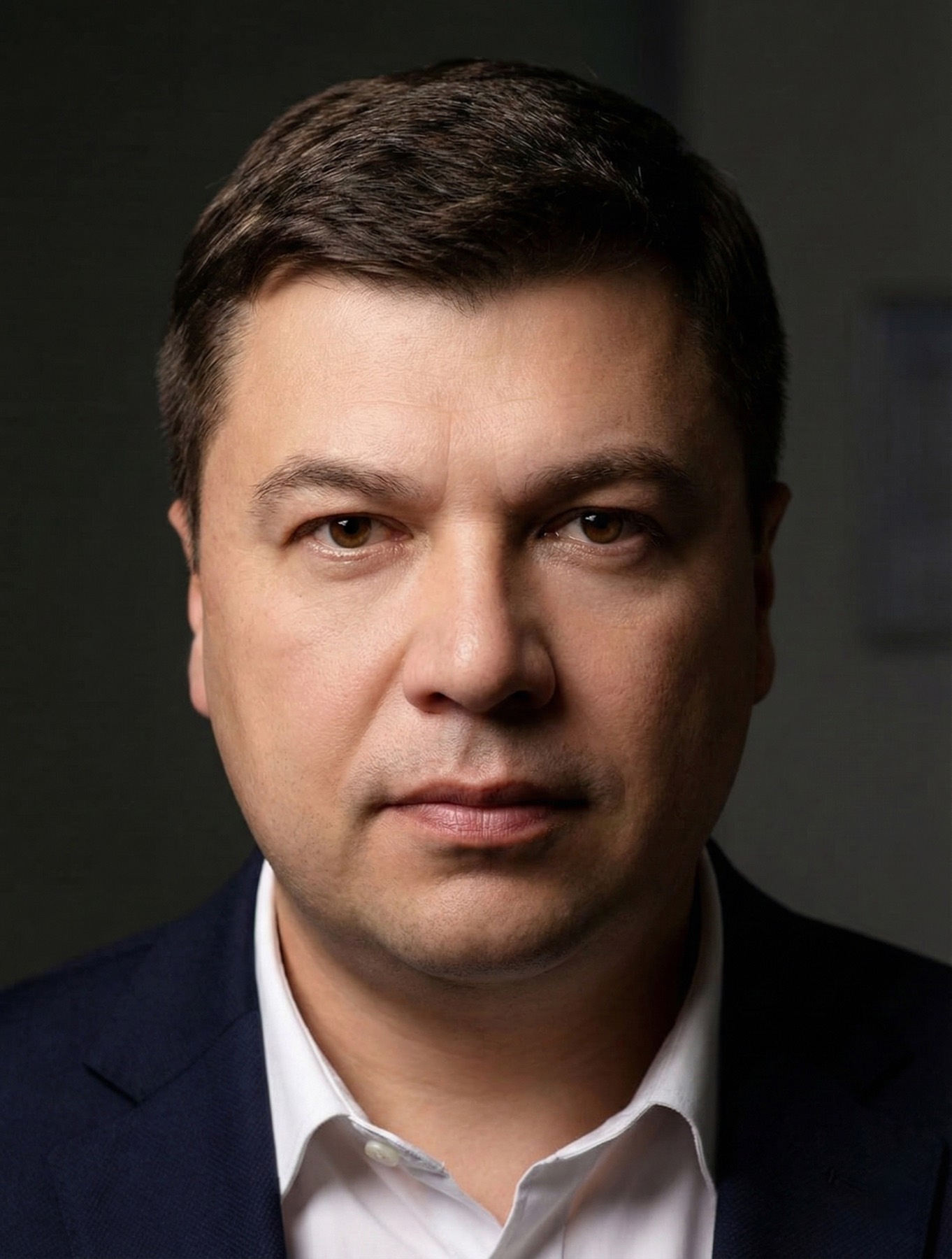 Александр Зуев — портрет